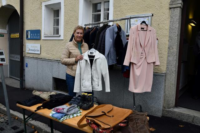 Im Stöbereck in Oberneukirchen warten viele Kleidungsstücke auf neue Besitzer. | Foto: Erika Ganglberger