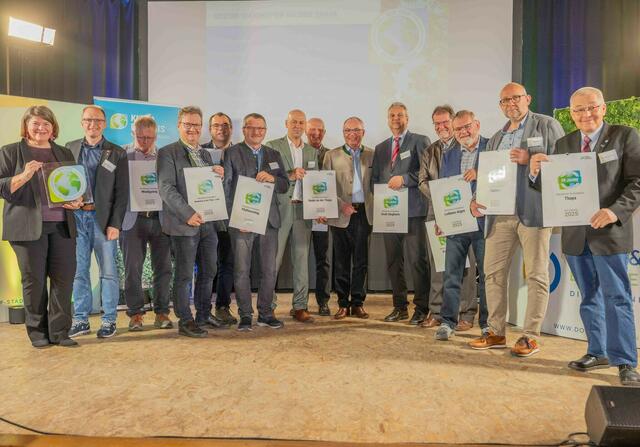 Christian Drucker (4.v.l.) für Waidhofen-Land gemeinsam mit Vertretern aller Jubiläumsgemeinden aus dem Bezirk. | Foto: Erich Marschik