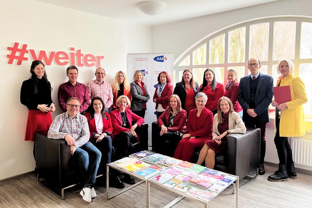 Das AMS Salzburg setzt sich für Lohngerechtigkeit ein. Die Führungskräfte sind stolz, in einer Organisation zu arbeiten, in der gleiche Bezahlung seit 30 Jahren gelebt wird. | Foto: AMS/Ebner