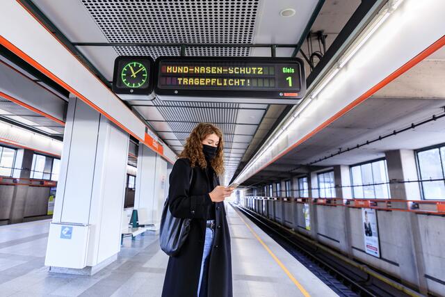 Wiens erster Krankheitsfall am 27. Februar 2020 war erst der Anfang der Coronapandemie, die viele weitere Infizierte forderte und einige strikte Maßnahmen gegen die Ausbreitung mit sich zog. (Archivfoto) | Foto: Robert Peres/Wiener Linien