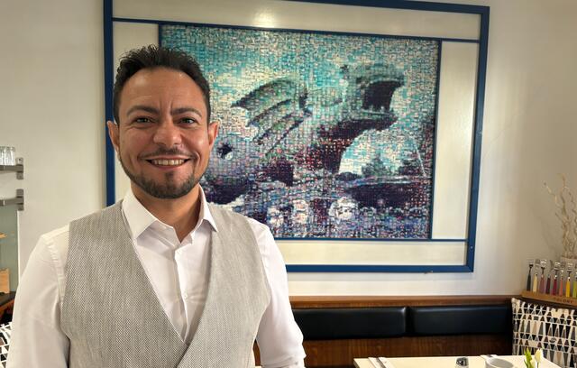 Hotelier Mohammed Altohamy hat sich bestens integriert und führt ein Hotel in Klagenfurt. Integration ist für ihn ein Schlüssel, damit es erst gar nicht zu Straftaten von Asylsuchenden kommt. Einer Meldestelle für Gefährder steht er positiv gegenüber. | Foto: MeinBezirk.at