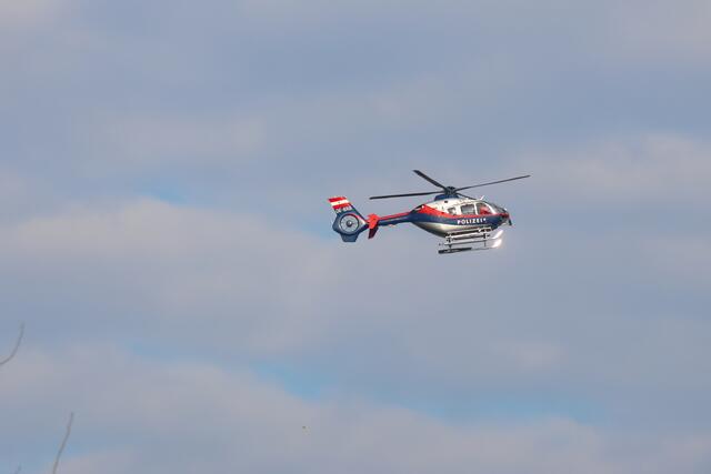 Der Hubschrauber kreist. | Foto: laumat.at