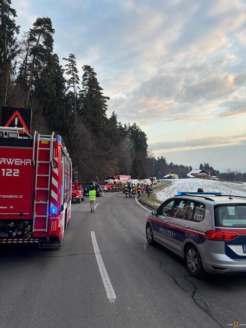 Während der Bergungsarbeiten war die L314 gesperrt. | Foto: FF Ligist