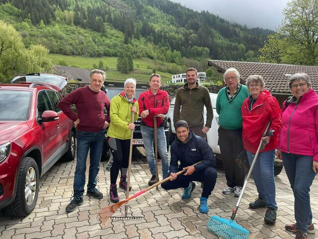 Jährliches Steigputzen des Theatersteiges im Frühjahr. | Foto: Privat