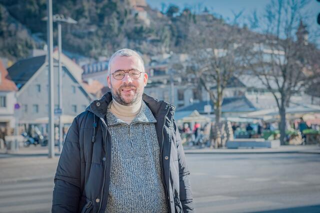 Christian Carli (KPÖ), Bezirksvorsteher von Lend, betont: "Das Geld zu sparen, ist eigentlich eine Geldentwertung." | Foto: MeinBezirk
