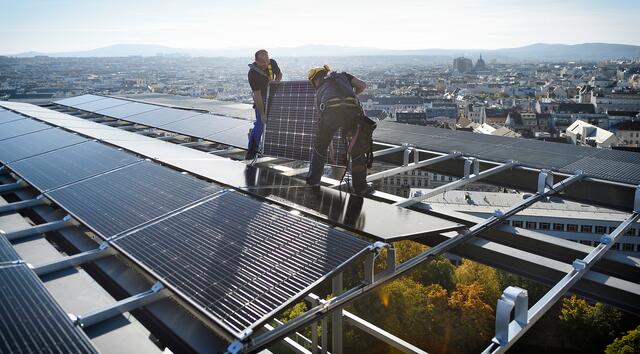Das Solardach am Haus des Meeres ist ein Vorzeigeprojekt für die Energie- und Klimabilanz des 6. Bezirks.  | Foto: Wien Energie/Zinner