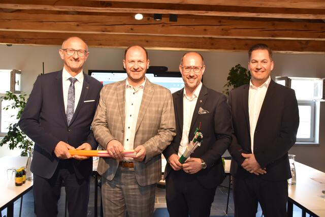 LH Anton Mattle, Bgm. Daniel Stern, LR Mario Gerber und BBSA-GF Stephan Willburger (v.l.) haben ein erklärtes Ziel: Tirol fit für die digitale Zukunft machen. | Foto: Kainz