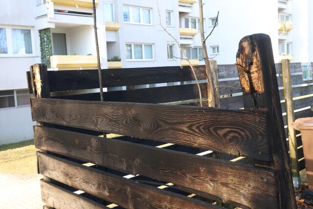 Erneuter Brand einer Mülltonne in Wels-Lichtenegg – die Polizei ermittelt. | Foto: laumat.at