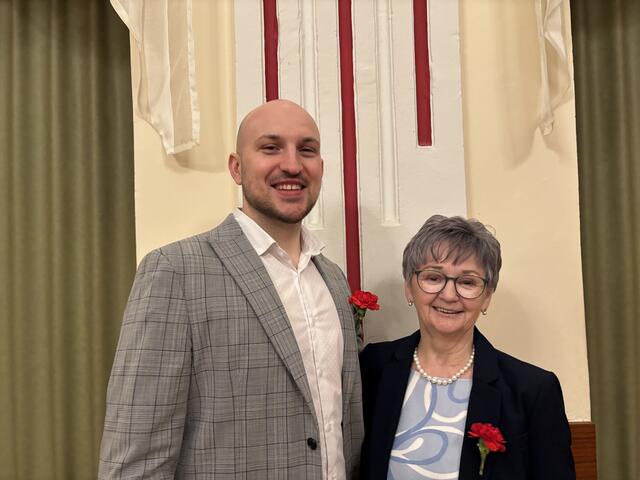 Bürgermeister Reitzner mit der Altersvorsitzenden | Foto: Lina Chalusch