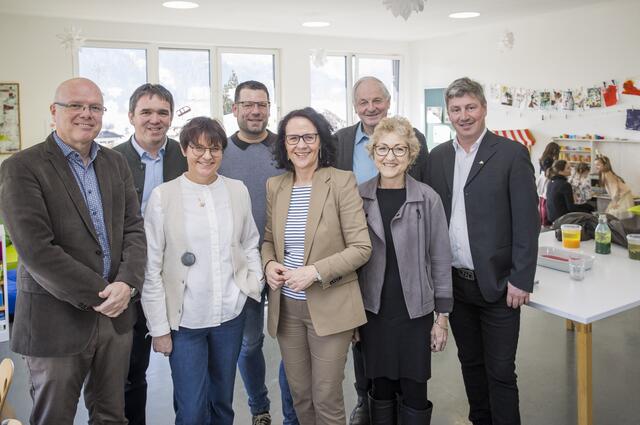 Direktorin Cornelia Steinmüller, Landesrätin Daniela Gutschi, Bürgermeisterin Radstadt Katharina Prommegger, Bürgermeister Eben im Pongau Franz Fritzenwallner, Bürgermeister Sankt Martin Hannes Schlager, Bürgermeister Filzmoos Josef Hofer, Bürgermeister Hüttau Rupert Bergmüller | Foto: Land Salzburg/Neumayr/Leopold