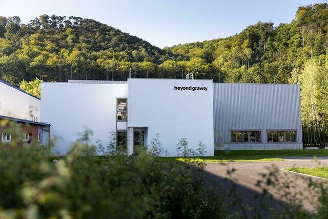 Am zweiten Standort in Berndorf (Niederösterreich) fertigt "Beyond Gravity Austria" Thermalisolation. Diese schützt Satelliten vor der extremen Hitze und Kälte im Weltraum. | Foto: Beyond Gravity