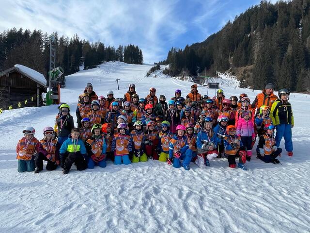 Die Volksschulkinder aus Pflach erlebten eine unvergessliche Skiwoche voller Schnee, Spaß und Abenteuer. | Foto: VS Pflach