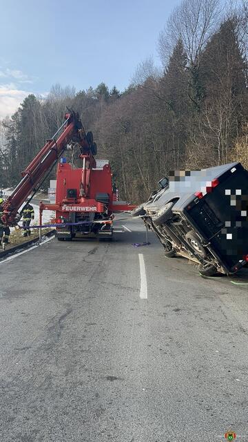 Die beiden Fahrzeuge wurden geborgen und auf einem sicheren Platz abgestellt. | Foto: FF Ligist