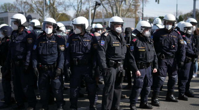 In Wien galt lange Zeit unter gewissen Umständen die FFP2-Maskenpflicht. (Archivfoto) | Foto: APA