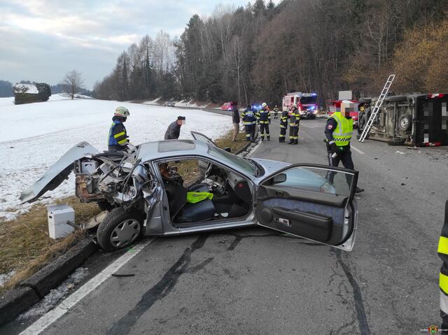 Bei diesem schweren Unfall wurde eine Person verletzt. | Foto: FF Ligist