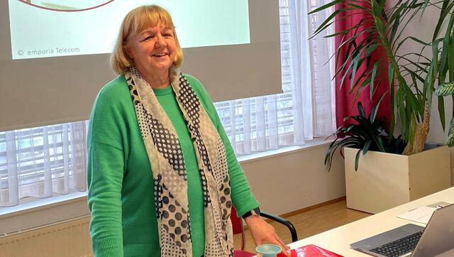 Die Pregartnerin Helga Hofstadler informierte beim Workshop „Nützliche Apps im Alltag“. | Foto: Gemeinde Hirschbach