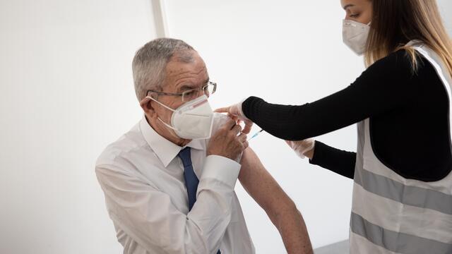 Bundespräsident Alexander van der Bellen ließ sich ebenfalls wie viele andere Österreicherinnen und Österreicher impfen. (Archivfoto) | Foto: twitter.com/vanderbellen
