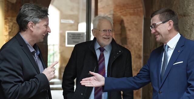 Von links: Institutsvorstand Carsten Schneider, RISC-Gründervater Bruno Buchberger und Landesrat Markus Achleitner. | Foto: Land OÖ/Daniel Kauder