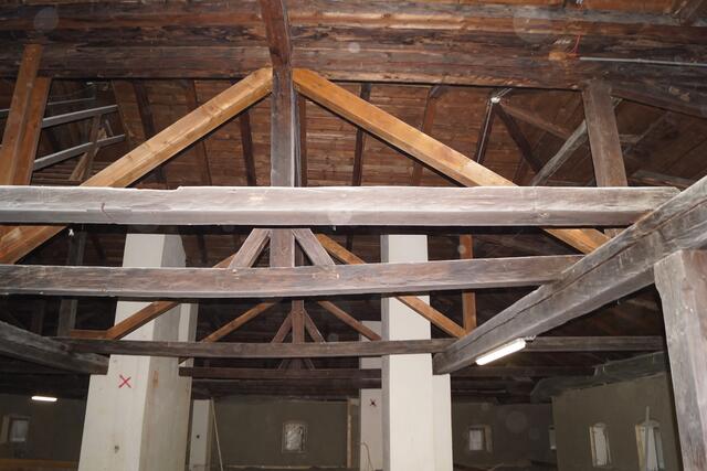 die historische Dachkonstruktion als Meisterwerk der Zimmereikunst.