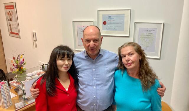 Urologin Aigul Salmhofer, Dermatologe Johann Gassner und Orthopädin Marina Gassner freuen sich über die Gemeinschaftspraxis. | Foto: Privat