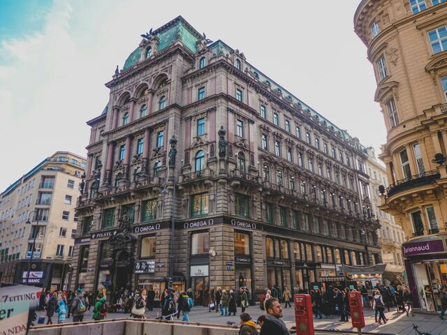 Im Internet kursiert erneut ein Aufruf zu Terroranschlägen. Neben Salzburg wird auch Wien ins Visier genommen. (Symbolfoto) | Foto: Árpád Czap/Unsplash