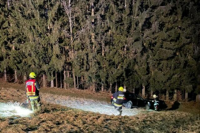 Nachteinsatz bei Minusgraden.  | Foto: Bfkdo Amstetten / FF Sonntagberg