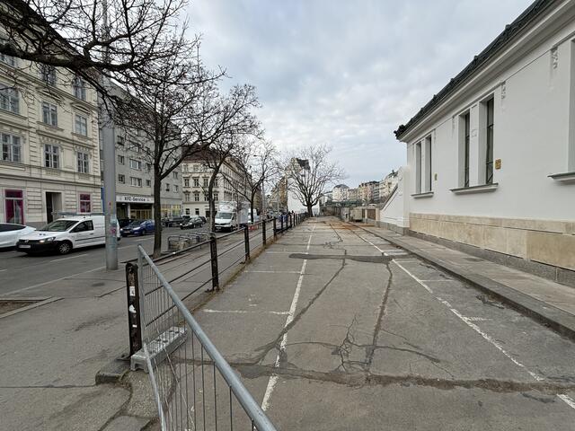 Der Park soll sich bis zur U-Bahnstation erstrecken. | Foto: Nathanael Peterlini/MeinBezirk