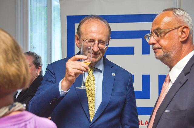 Vergangenes Jahr hat das Tschechische Zentrum Wien eröffnet. Mit dabei: Botschafter Jiří Šitler. | Foto: Jonatan Brusa
