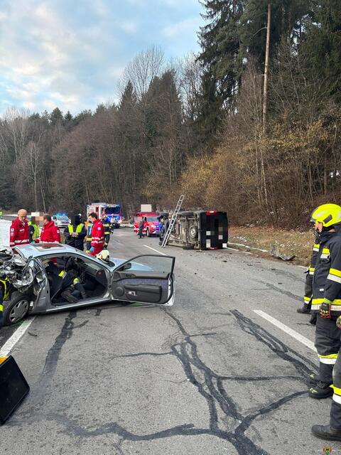 Schwerer Verkehrsunfall am Freitag auf der L314. Zwei Fahrzeuge krachten ineinander. | Foto: FF Ligist