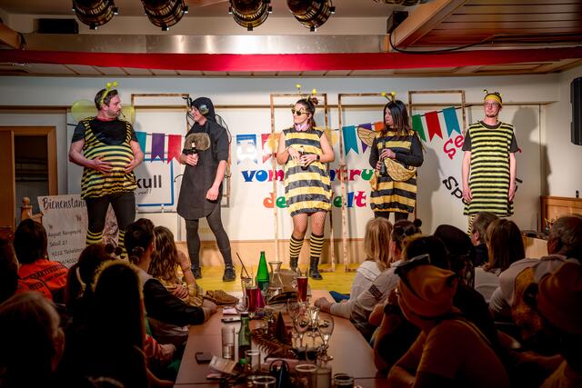 Nachts, wenn alles schläft: Im Bienenmuseum ging es turbulent zu.