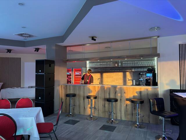 Die neue Partylocation "Rose Riverside Rosental" wurde am Freitag präsentiert. | Foto: Almer