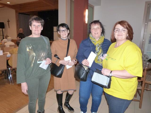 "Von Anfang bis Ende ein voller Spaß!“ – Begeisterte Zuschauerinnen fiebern mit.