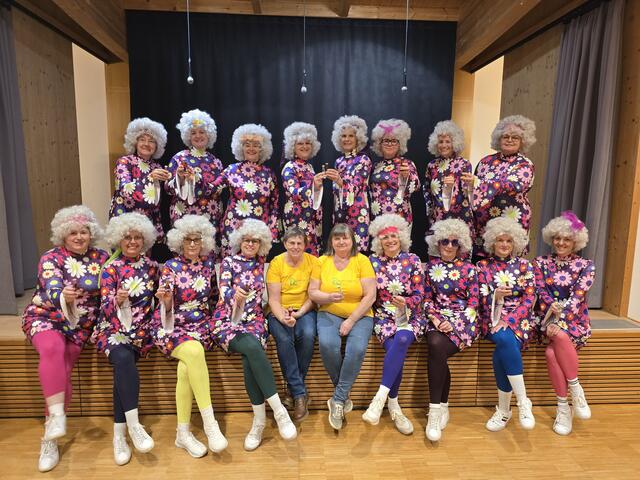 1.Reihe v.l.: Michi Tesch-Wessely, Melanie Nemeth, Konny Bauer, Michi Ecker-Appel, Marina Judmann und Obfrau Anni Hirschler, Elisabeth Ackerler, Christa Hofer, Dagmar Löschnauer, Nicole Grabner
2. Reihe vl: Gabi Schekolin, Conny Freiberger, Elfi Krenn, Evelyn Iby, Irene Grabner, Karin Schramböck, Silvia Ecker, Simone Bauer | Foto: Verschönerungsverein Raiding