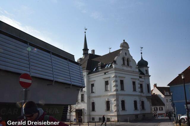 Natürlich das Rathaus durfte nicht fehlen.  | Foto: Gerald Dreisiebner