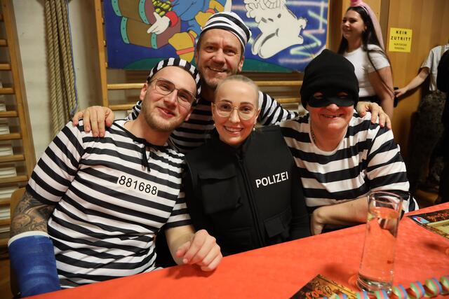 diese Gruppe Gewann den ersten Platz bei der Maskenprämierung | Foto: Thomas Fischer/zema-medien.de