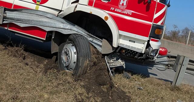 Die FF Ebelsberg sucht Zeugen für den Unfall auf der Westautobahn. | Foto: Urheberrechtlich geschütztes Foto der Feuerwehr Ebelsberg 