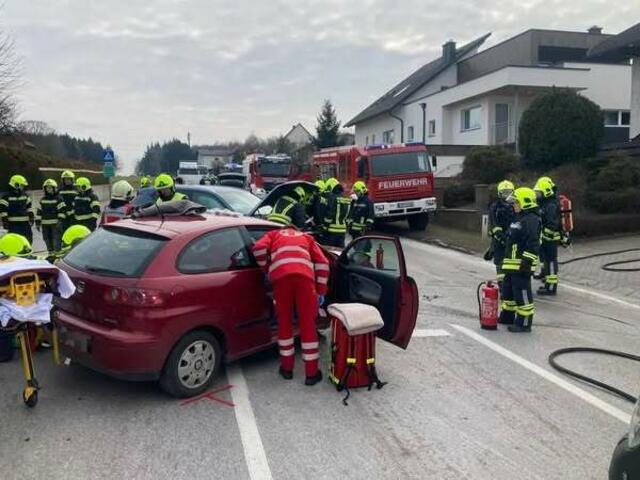 Mehrere Feuerwehren waren im Einsatz. | Foto: Bfkdo Amstetten