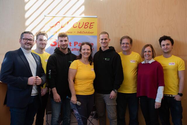 Auch der Wimpassinger Bürgermeister sowie die Direktorin der Volksschule wollten sich das Event nicht entgehen lassen. | Foto: Sophia Braun