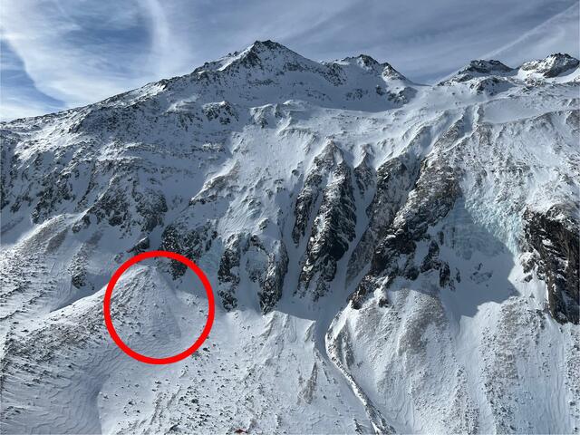 Schneebrett in den Zillertal Alpen. Notarzt- und Polizeihubschrauber waren im Einsatz | Foto: zoom.tirol