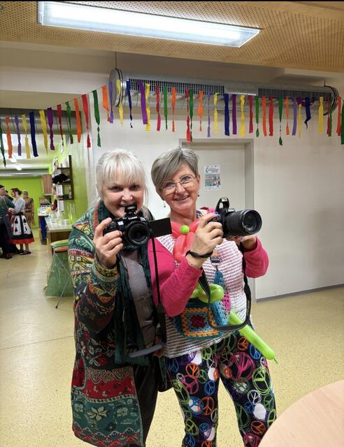 Kolleginnen bei der Arbeit, um sie mit den besten Fotos zu versorgen. | Foto: Eine Piratin