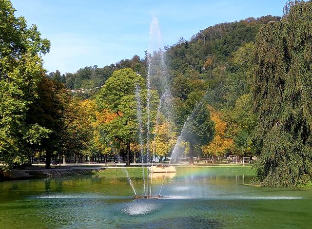 Der Volksgarten in Parsch ist seit seiner Umgestaltung zu einem Park 1898 ein Anlaufpunkt für die Salzburger Bevölkerung, um dort ihre Freizeit zu verbringen. Er hat nicht nur für den Stadtteil eine große Bedeutung, sondern strahlt auch auf die gesamte Stadt aus. | Foto: H. Bachinger
