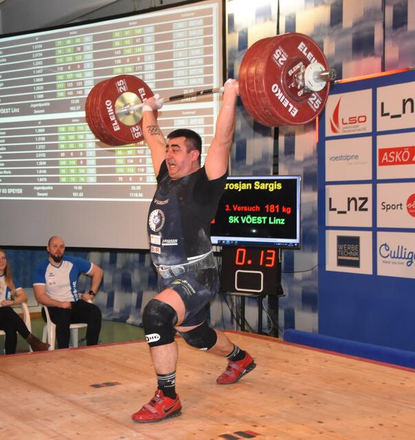 Sargis Martirosjan (VÖEST) mit 181 kg im Stoßen


Foto: Conny Högg