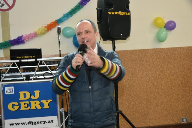 NR Bgm. Christoph Stark eröffnete den 42. Kinderfasching  | Foto: Gerald Dreisiebner