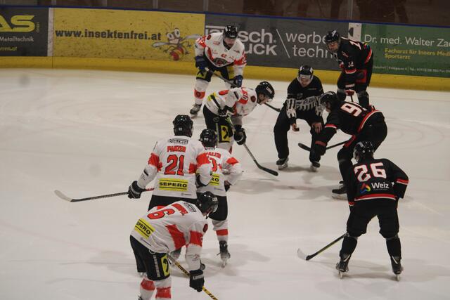 Nichts zu holen gab es für die Weizer  am Samstag in der Stadthalle im Halbfinale gegen Zeltweg. | Foto: MeinBezirk/Hofmüller
