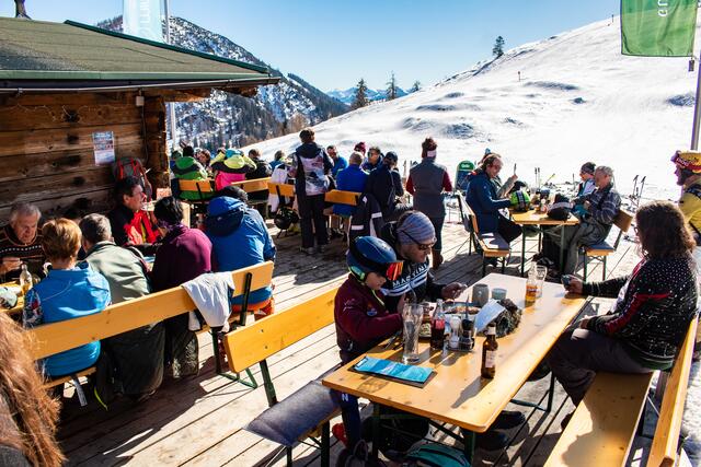Zu Mittag herrschte großer Andrang auf die köstlichen Fleisch- und Wirsingkrapfen.
