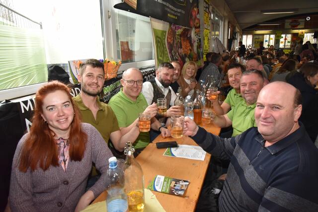 Am Tisch der Diersbacher mit den besten Mostlieferanten | Foto: Alois Braid/zema-medien.de