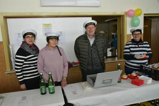 Für Essen und alkoholfreie Getränke wurde gesorgt.  | Foto: Gerald Dreisiebner