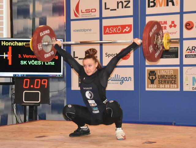 Veronika Honcharova (VÖEST) scheiterte nur knapp an der Österreichischen U17 Rekord Marke von 78 kg Reißen  in der 59 kg Klasse.

Foto: Conny Högg 