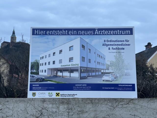 In der Schulstraße in Güssing neben dem Festwiesen-Parkplatz beginnen im Feber die Bauarbeiten für das neue Ärztezentrum. | Foto: Martin Wurglits