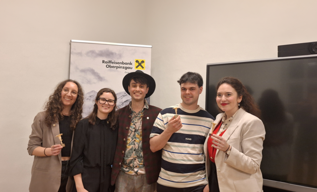 Vlnr.: Anna Lüthi, Katharina Hirschbichler, Florian Niederseer, Paul Haidinger und Danijela Račić. | Foto: Heublumen-LGBTQIA+ Initiative